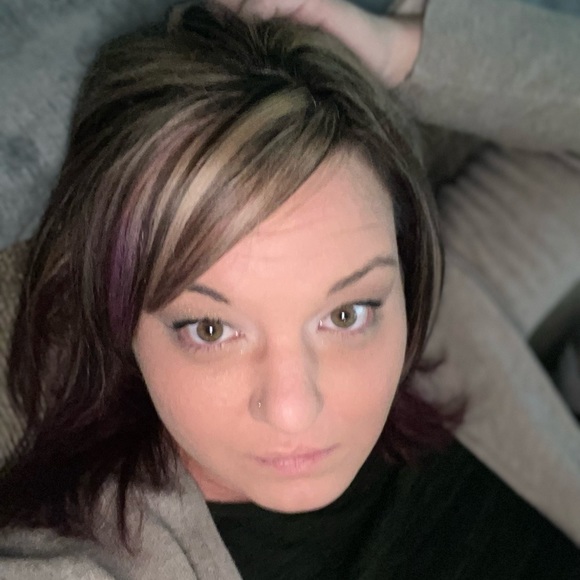 🪷Meet your Posher, Ashley🪷 - Picture 5 of 11